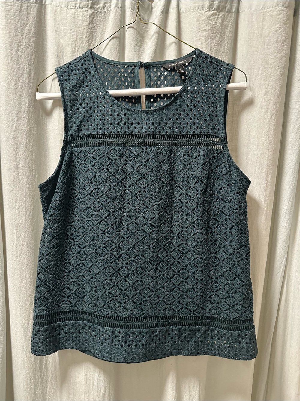 Banana Republic Dark Green Lace Sleeveless Top